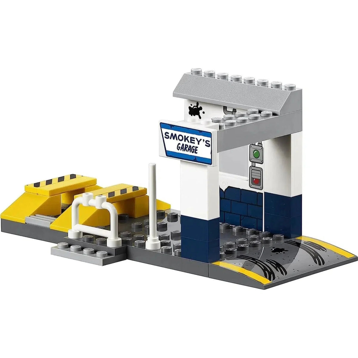 LEGO [Juniors] - Smokey's Garage Building Set - Cars 3 Series (10743)
